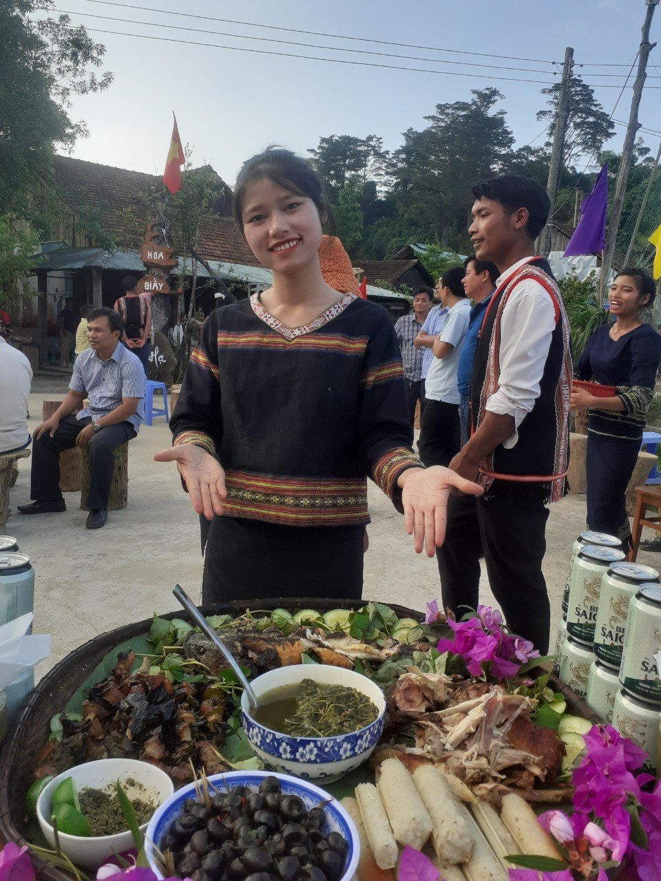 Làng cổ Vi Rơ Ngheo - 'Thiên đường hoa' bồng bềnh giữa biển sương