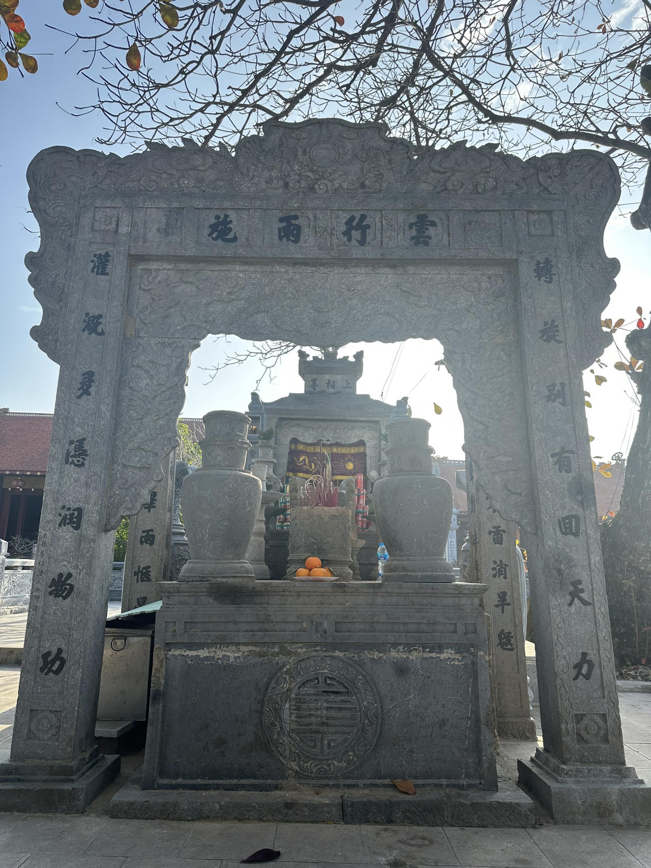 Ngôi đền độc nhất vô nhị xây hoàn toàn bằng đá, không mái che