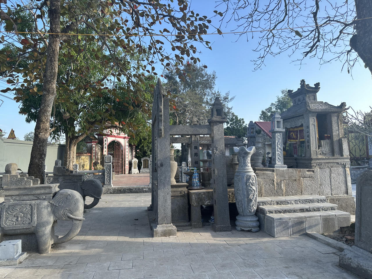 Ngôi đền độc nhất vô nhị xây hoàn toàn bằng đá, không mái che