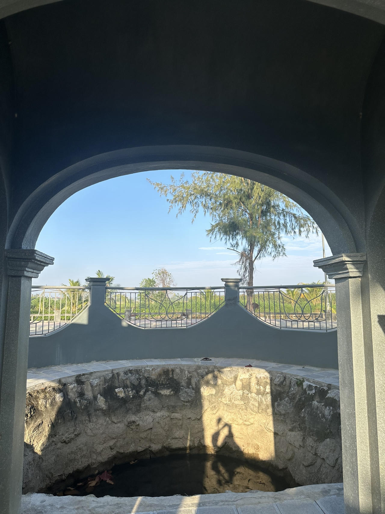 Ngôi đền độc nhất vô nhị xây hoàn toàn bằng đá, không mái che