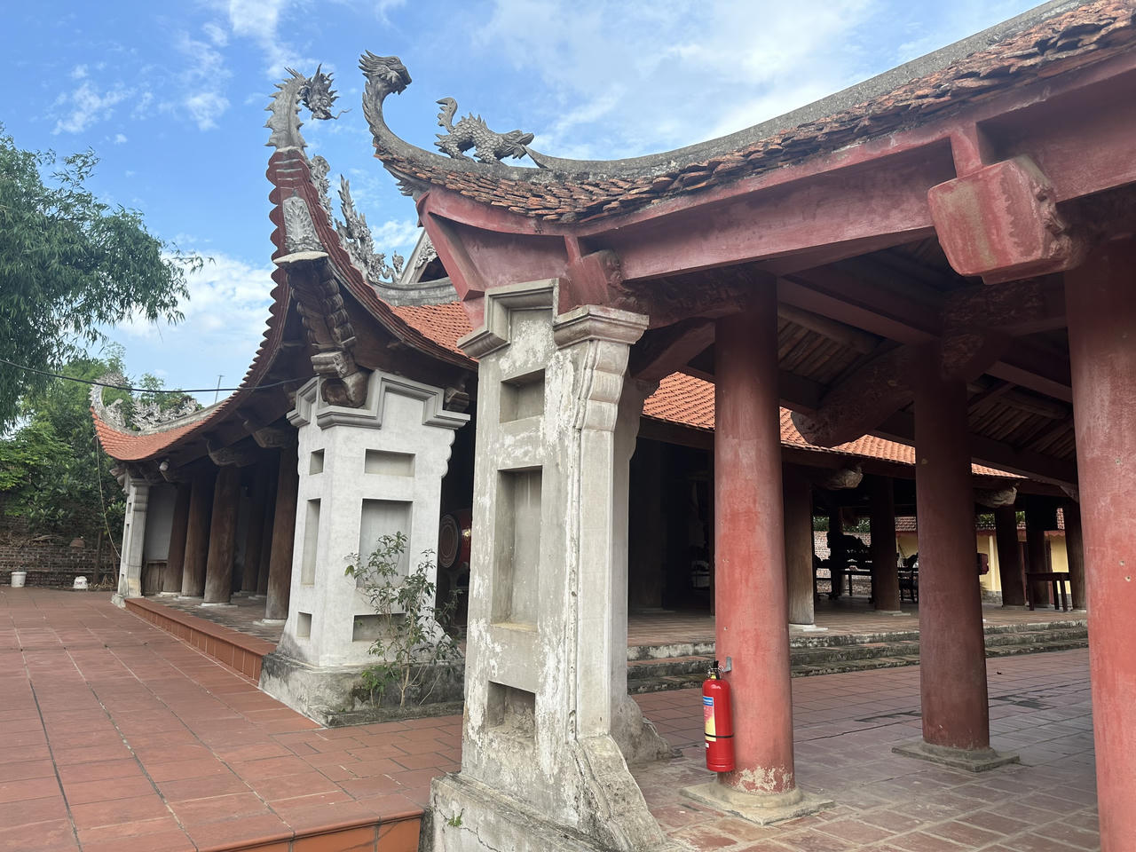 Độc đáo đôi giếng cổ bên ngôi đình Bảo Đà