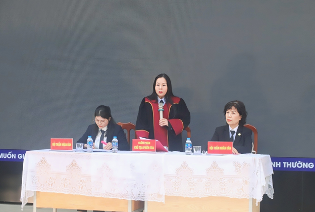 Bổ ích và hấp dẫn “Phiên tòa giả định” tại Trường THPT Nguyễn Gia Thiều 