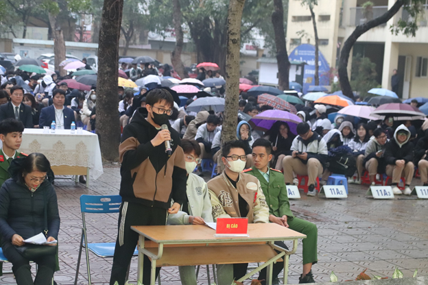 Bổ ích và hấp dẫn “Phiên tòa giả định” tại Trường THPT Nguyễn Gia Thiều 