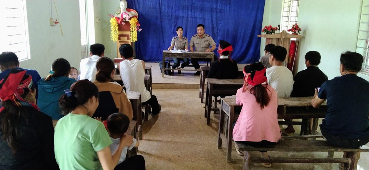 Lội suối, vượt sông vận động thuyết phục đương sự tự nguyện thi hành án