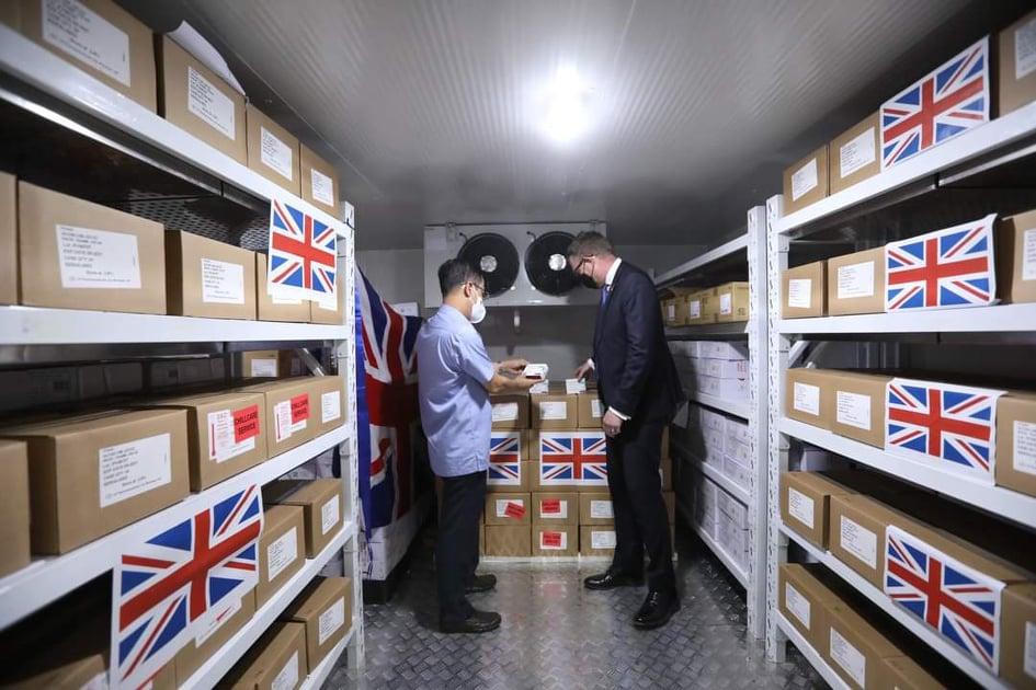 Việt Nam nhận 415.000 liều vắc xin phòng Covid -19 do Chính phủ Anh trao tặng