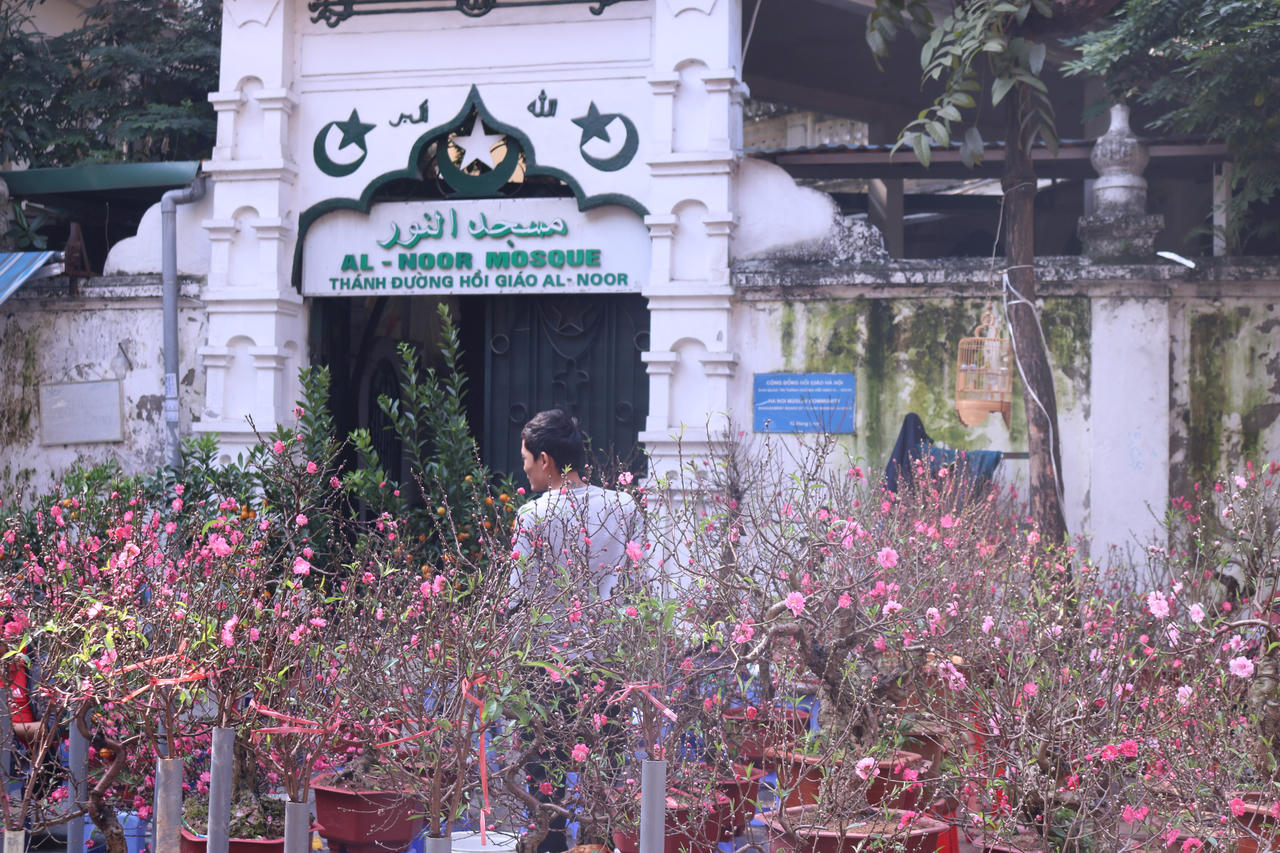 Đặc sắc chợ hoa Tết trăm năm trong lòng phố cổ Hà Nội