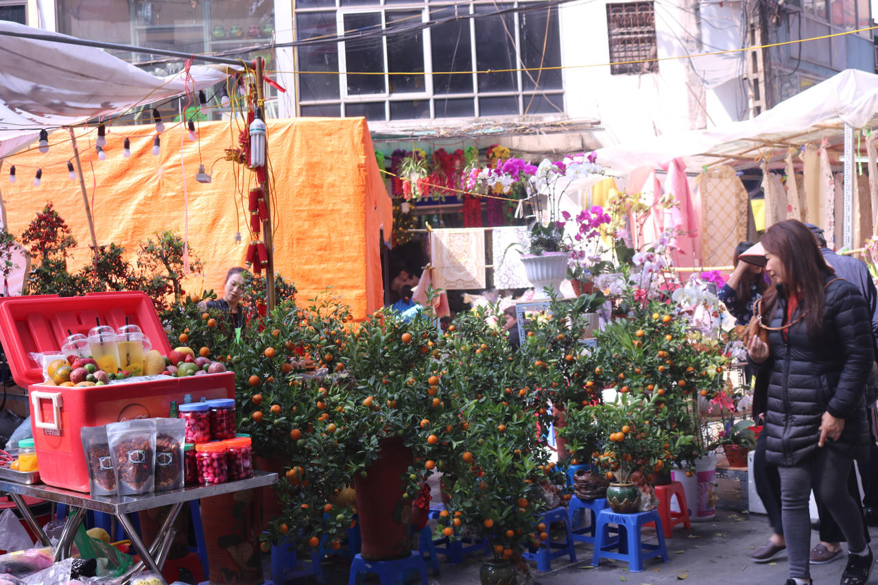 Đặc sắc chợ hoa Tết trăm năm trong lòng phố cổ Hà Nội