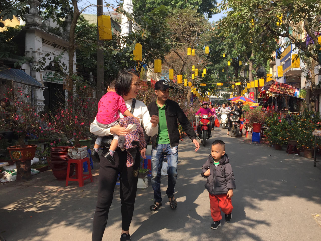 Đặc sắc chợ hoa Tết trăm năm trong lòng phố cổ Hà Nội