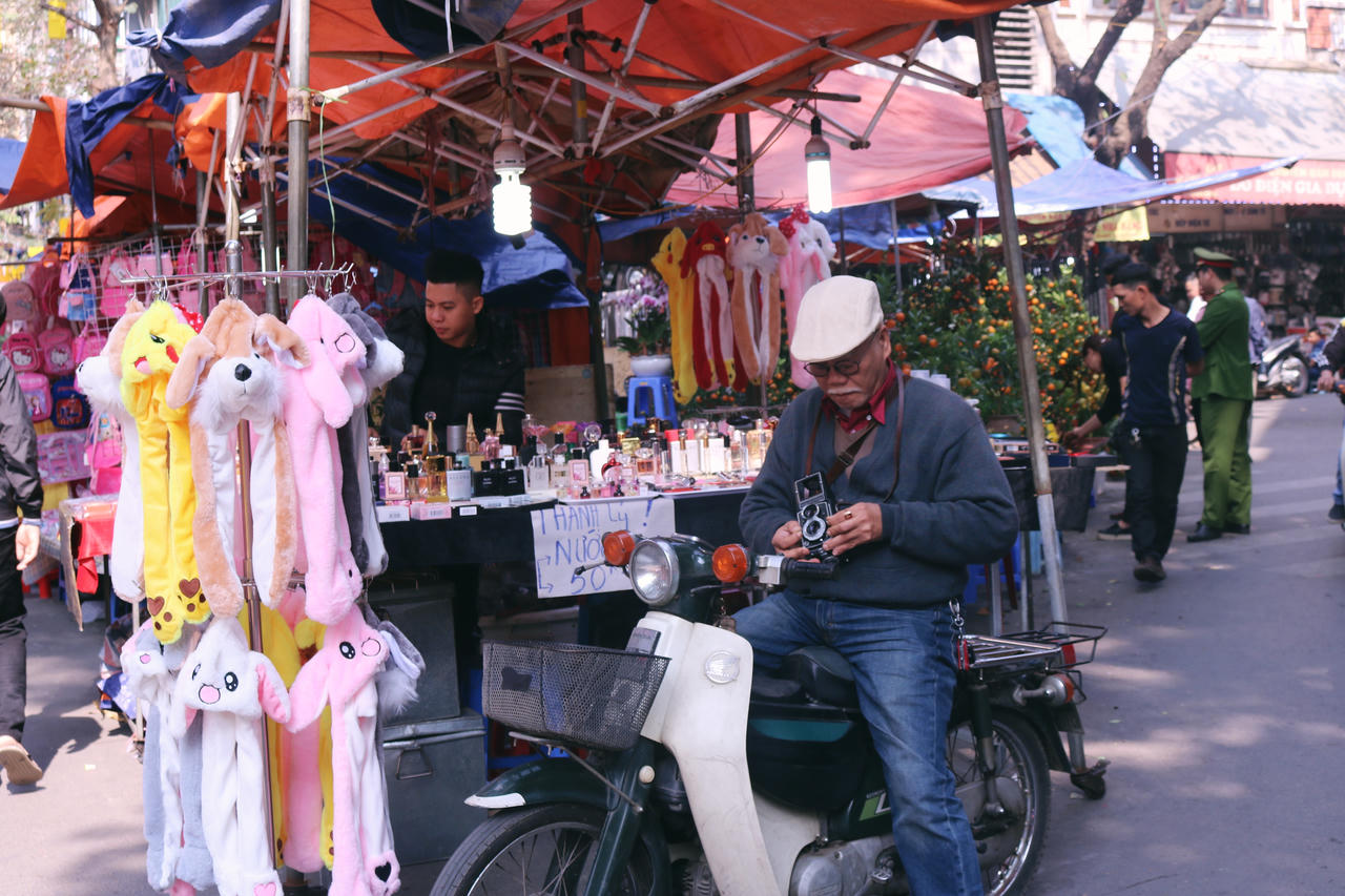 Đặc sắc chợ hoa Tết trăm năm trong lòng phố cổ Hà Nội