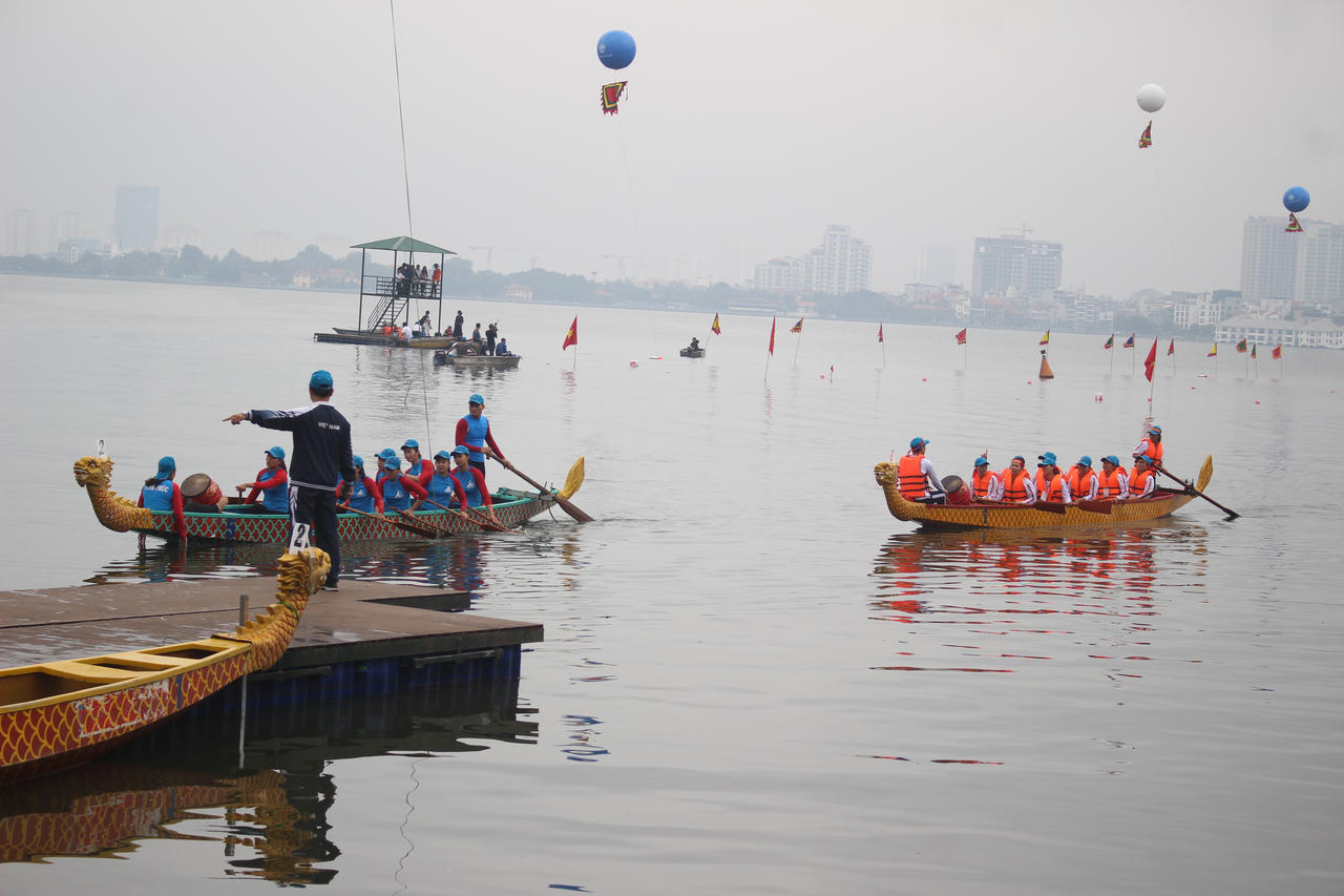 Hồ Tây sôi động trong Lễ hội Bơi chải Thuyền rồng Hà Nội mở rộng năm 2019