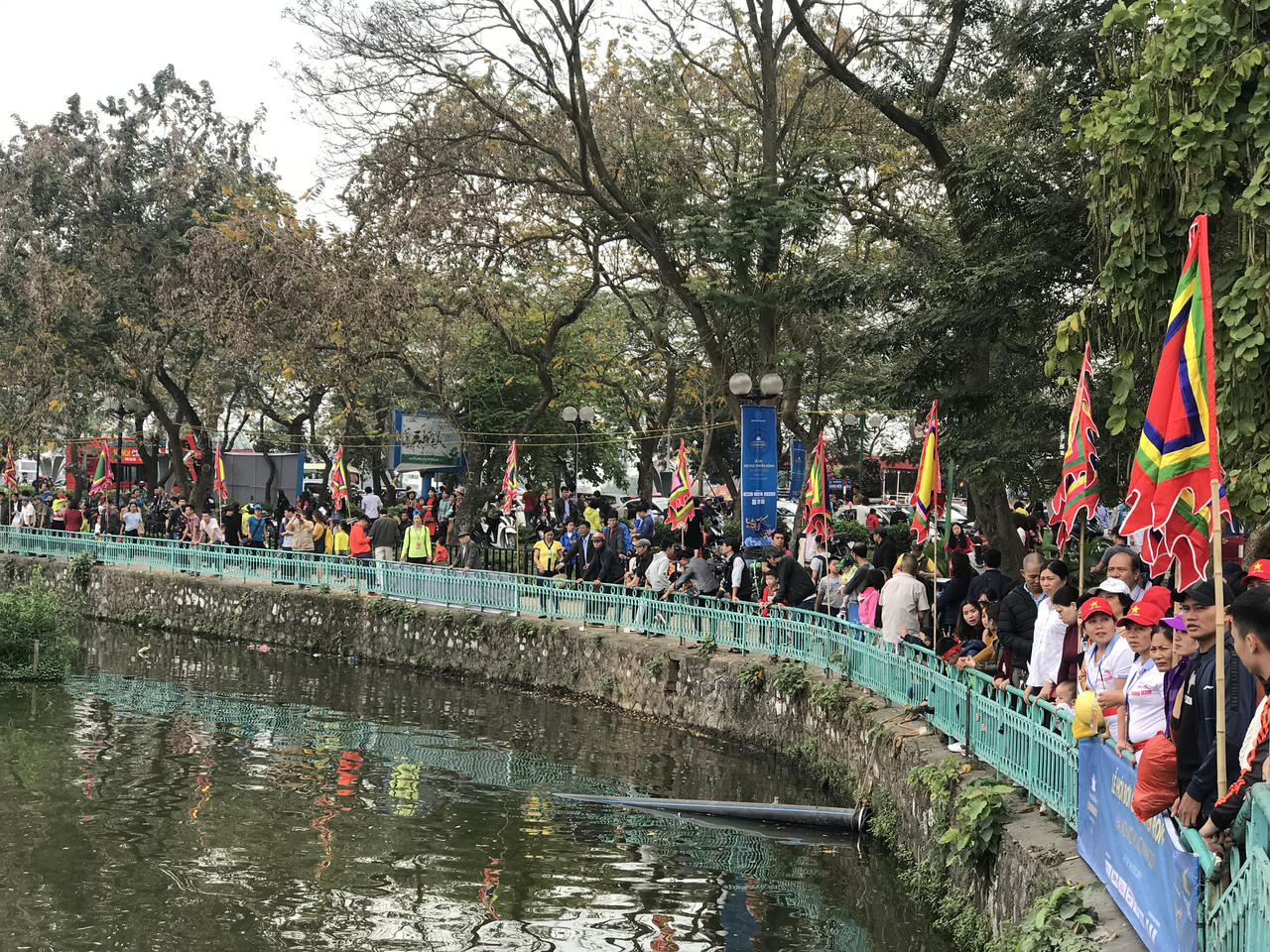 Hồ Tây sôi động trong Lễ hội Bơi chải Thuyền rồng Hà Nội mở rộng năm 2019