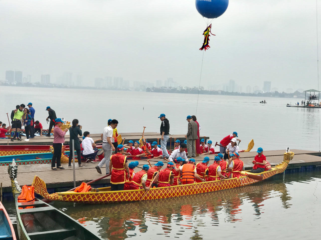 Hồ Tây sôi động trong Lễ hội Bơi chải Thuyền rồng Hà Nội mở rộng năm 2019