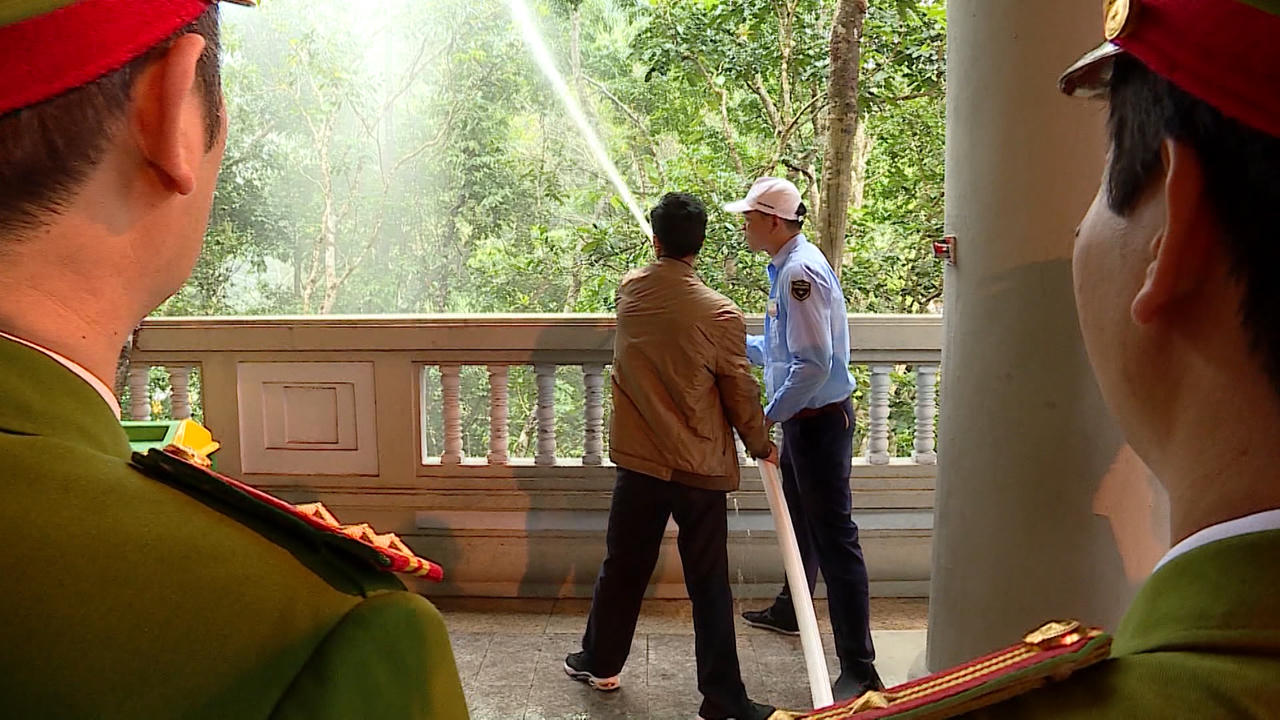 Cảnh giác bà hỏa hỏi thăm vì đốt vàng mã trong những ngày hội Xuân