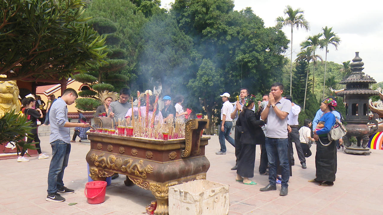 Cảnh giác bà hỏa hỏi thăm vì đốt vàng mã trong những ngày hội Xuân