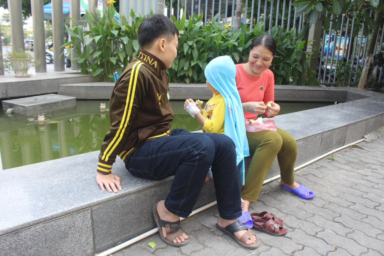 Nơi con người sống bằng... hy vọng