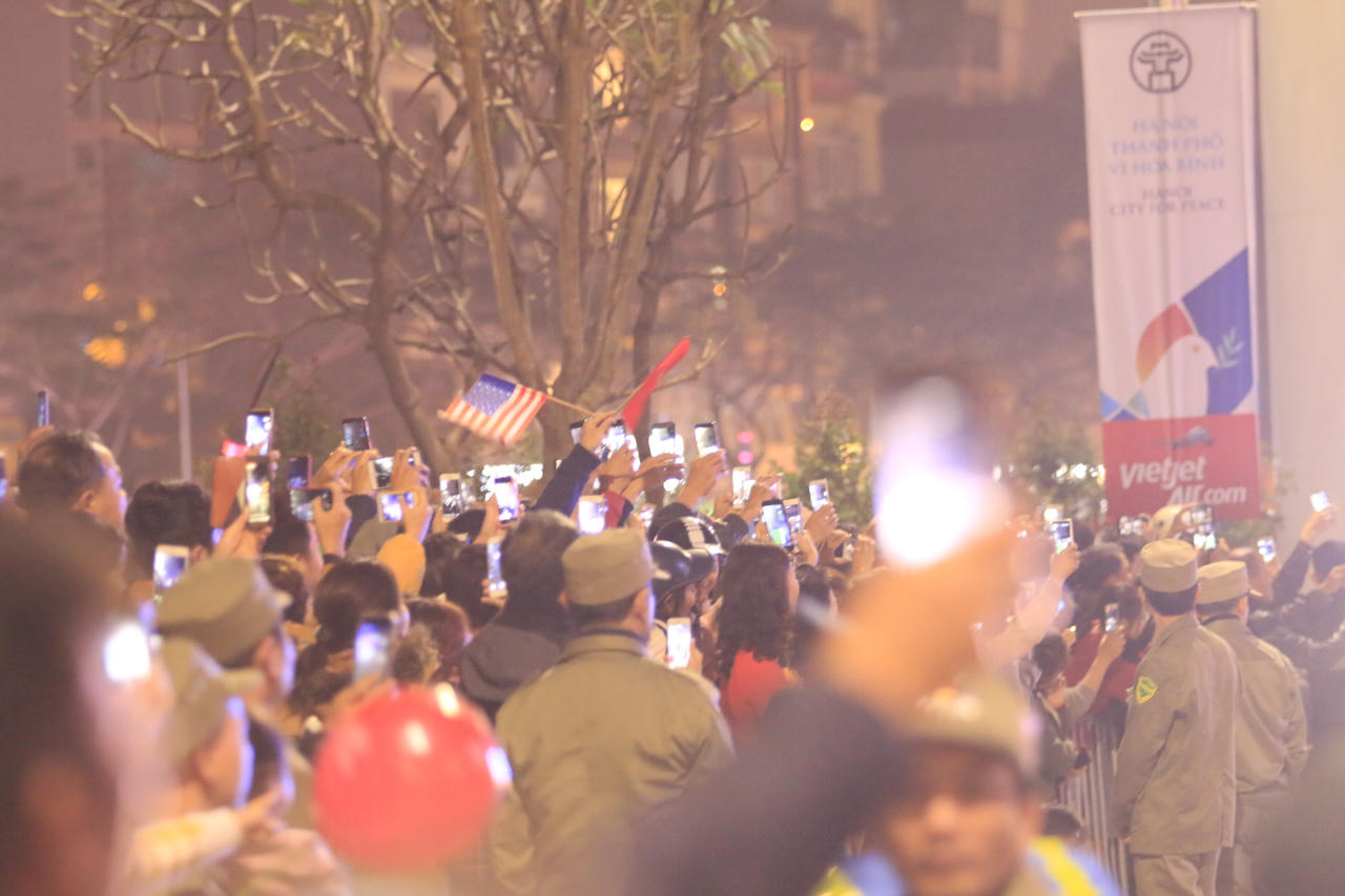 Hình ảnh lay động lòng du khách của người Việt dịp Thượng đỉnh Triều - Mỹ