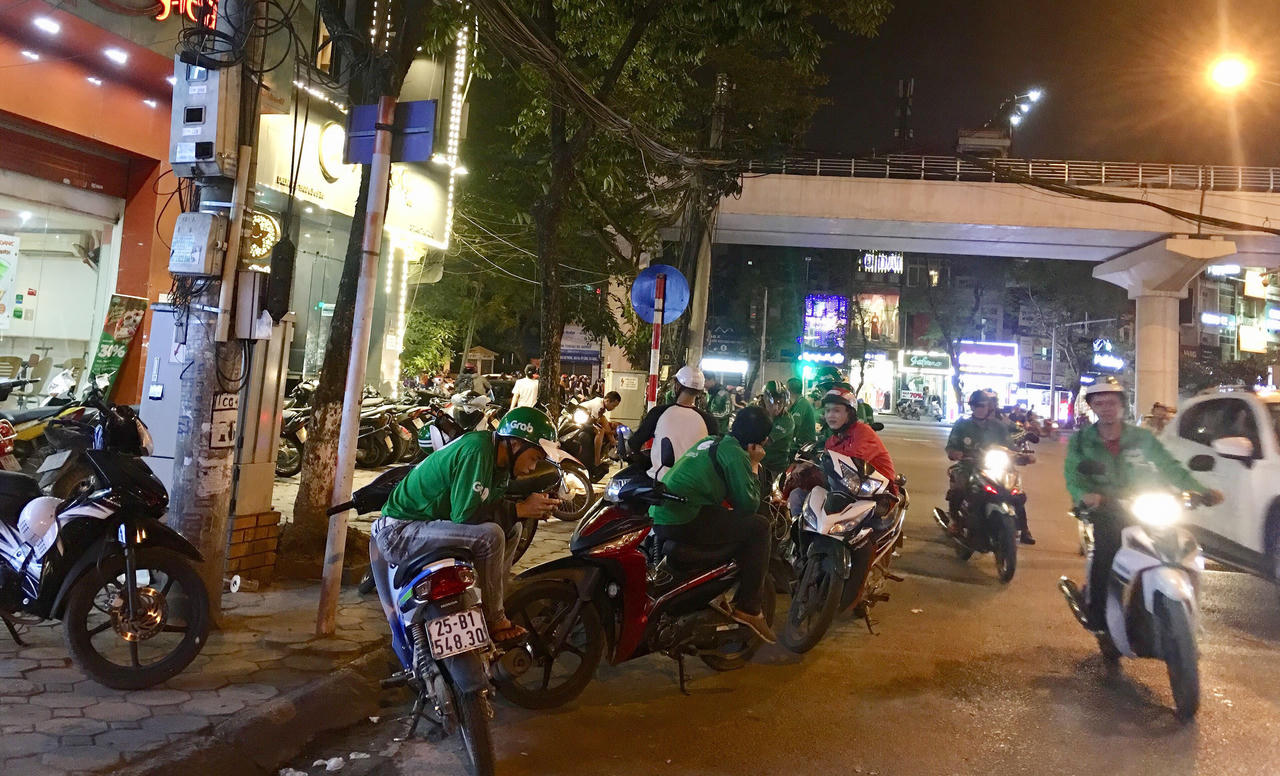 Nhọc nhằn phận shipper đồ ăn