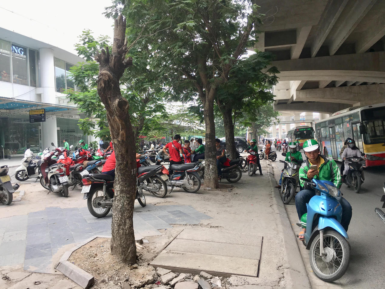 Nhọc nhằn phận shipper đồ ăn