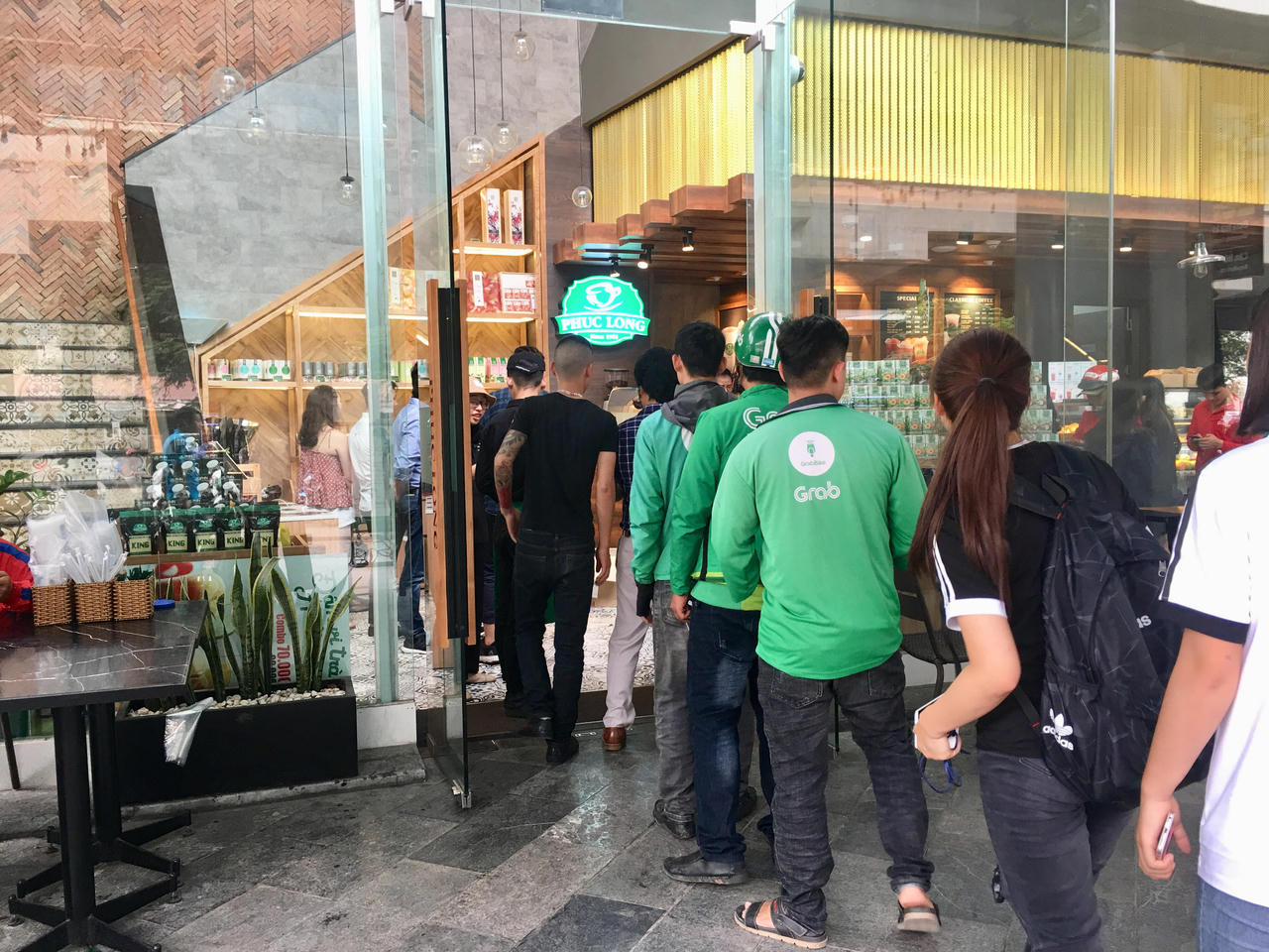 Nhọc nhằn phận shipper đồ ăn