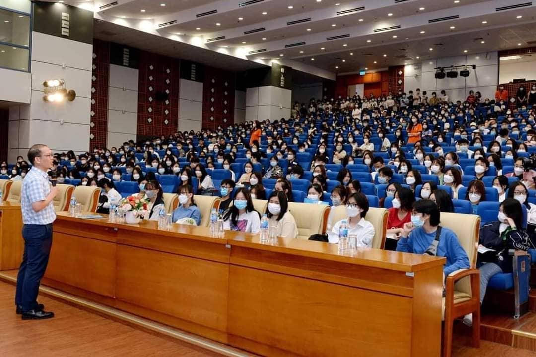 Độc đáo Chương trình trải nghiệm “Một ngày là sinh viên Kinh tế Quốc dân"