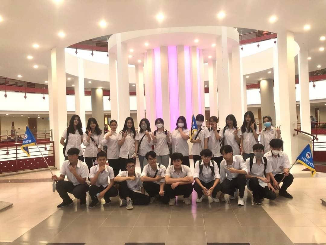 Độc đáo Chương trình trải nghiệm “Một ngày là sinh viên Kinh tế Quốc dân"