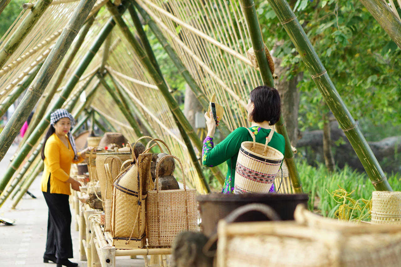 Lễ hội Thiết kế sáng tạo Hà Nội thu hút đông đảo người dân Thủ đô