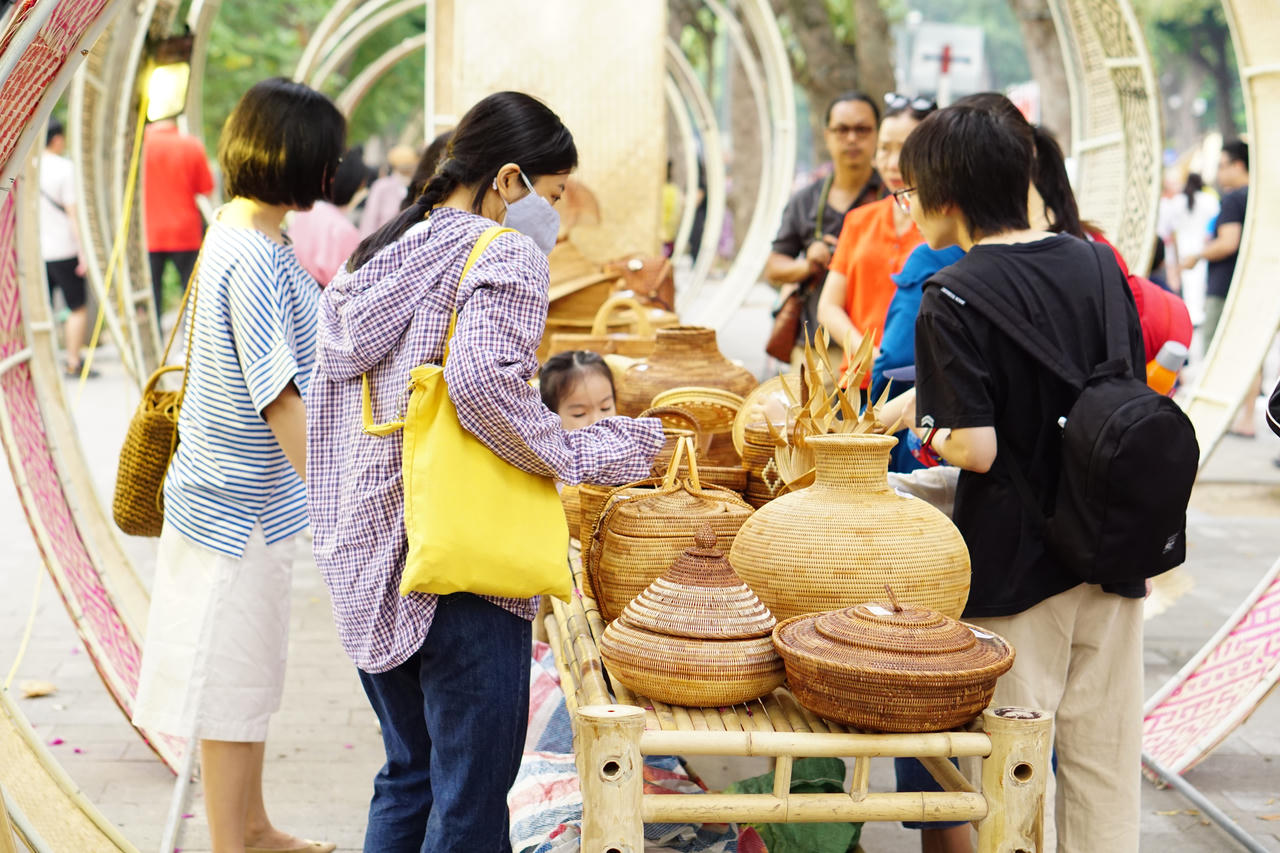 Lễ hội Thiết kế sáng tạo Hà Nội thu hút đông đảo người dân Thủ đô