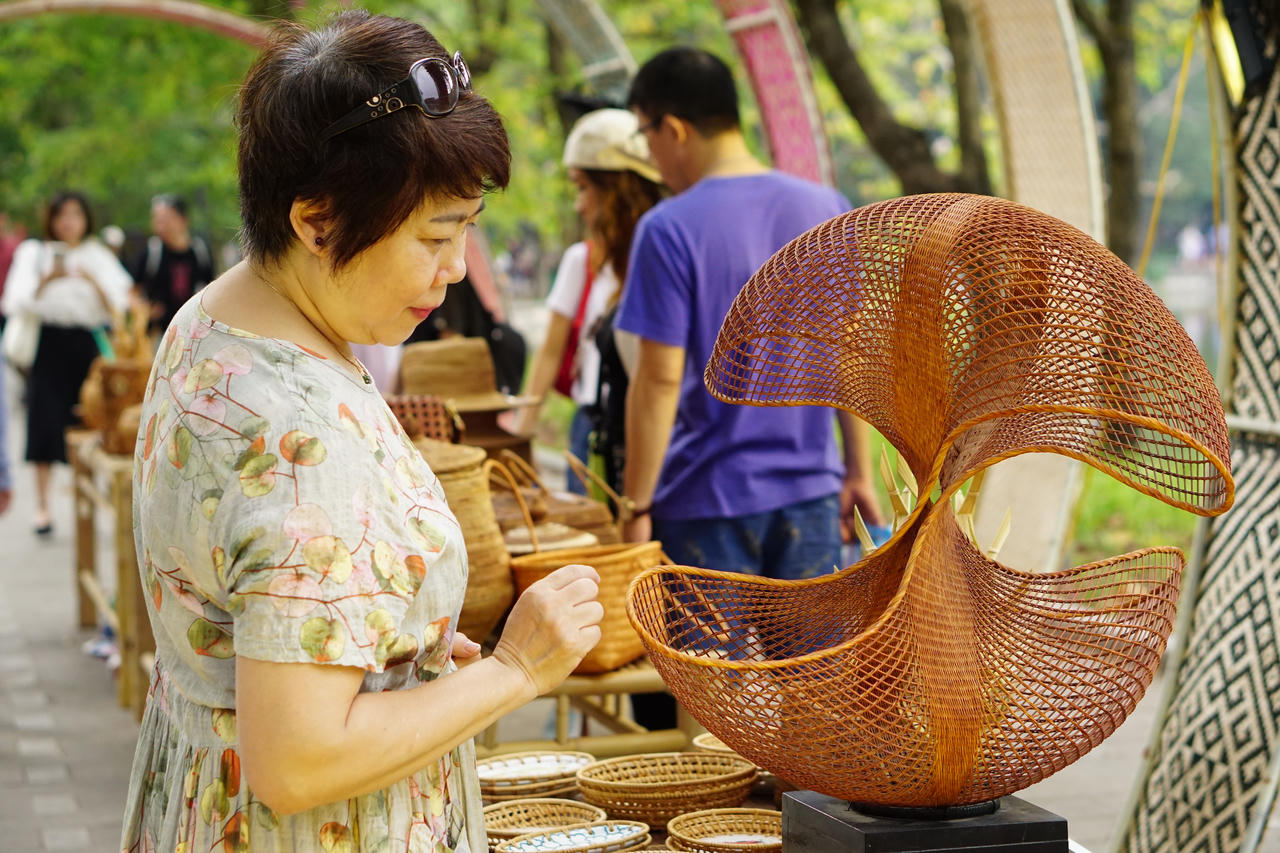 Lễ hội Thiết kế sáng tạo Hà Nội thu hút đông đảo người dân Thủ đô