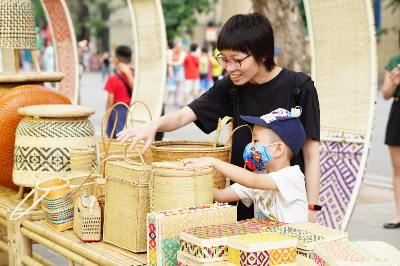 Lễ hội Thiết kế sáng tạo Hà Nội thu hút đông đảo người dân Thủ đô