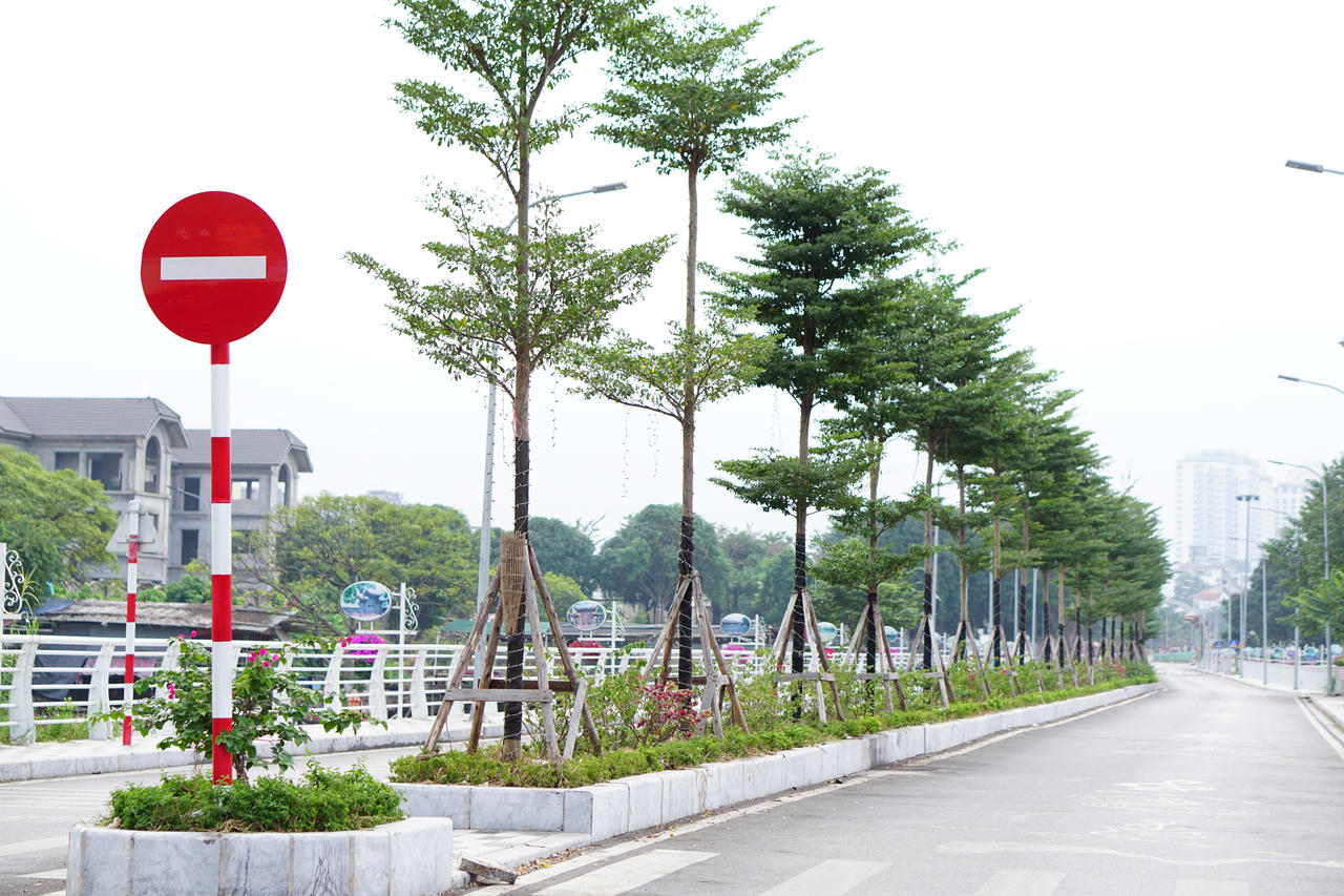 Khung cảnh trái ngược giữa 2 phố đi bộ của Thủ đô