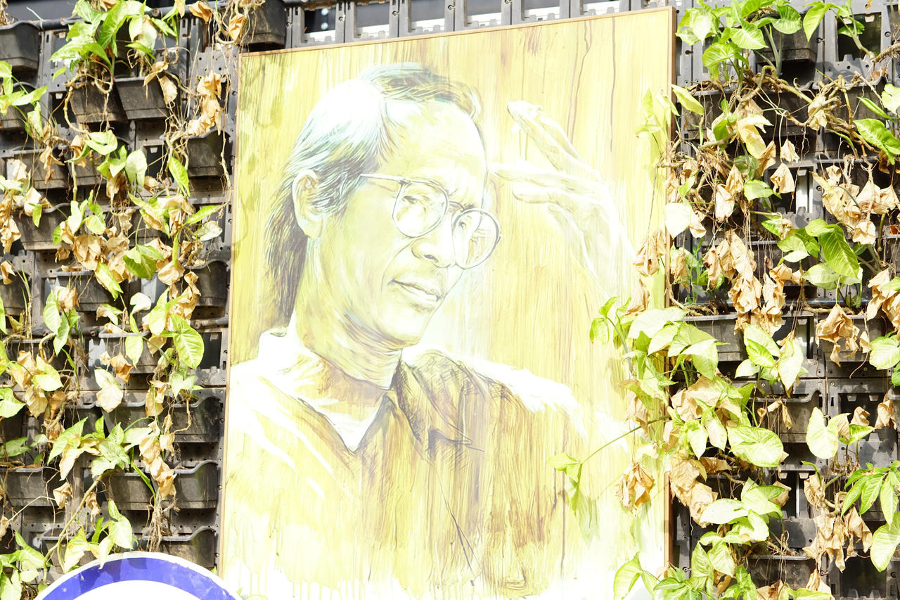 Khung cảnh trái ngược giữa 2 phố đi bộ của Thủ đô