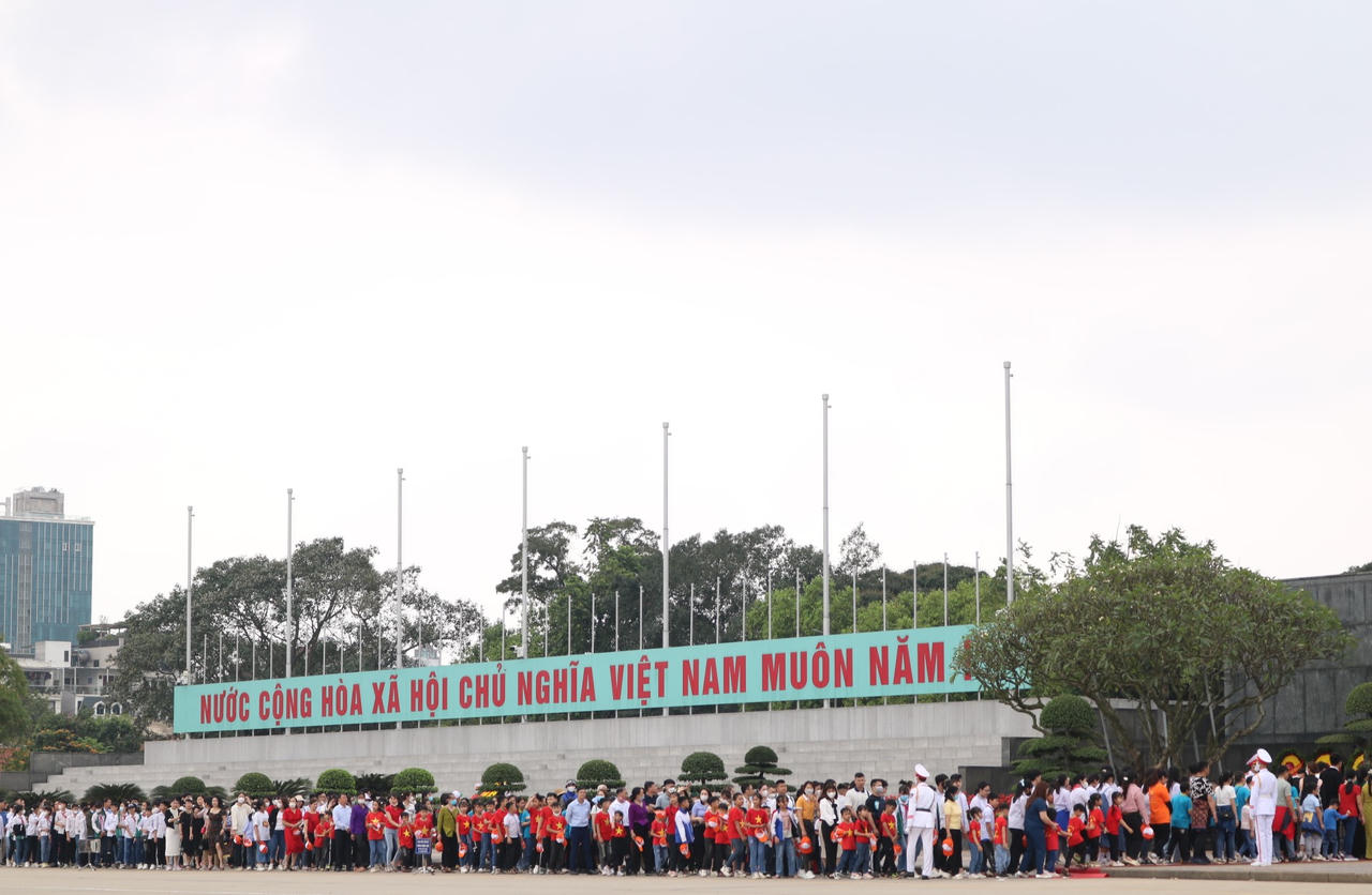 Học sinh náo nức về thăm Lăng Bác ngày cuối tuần