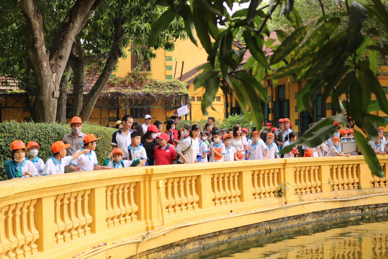 Học sinh náo nức về thăm Lăng Bác ngày cuối tuần