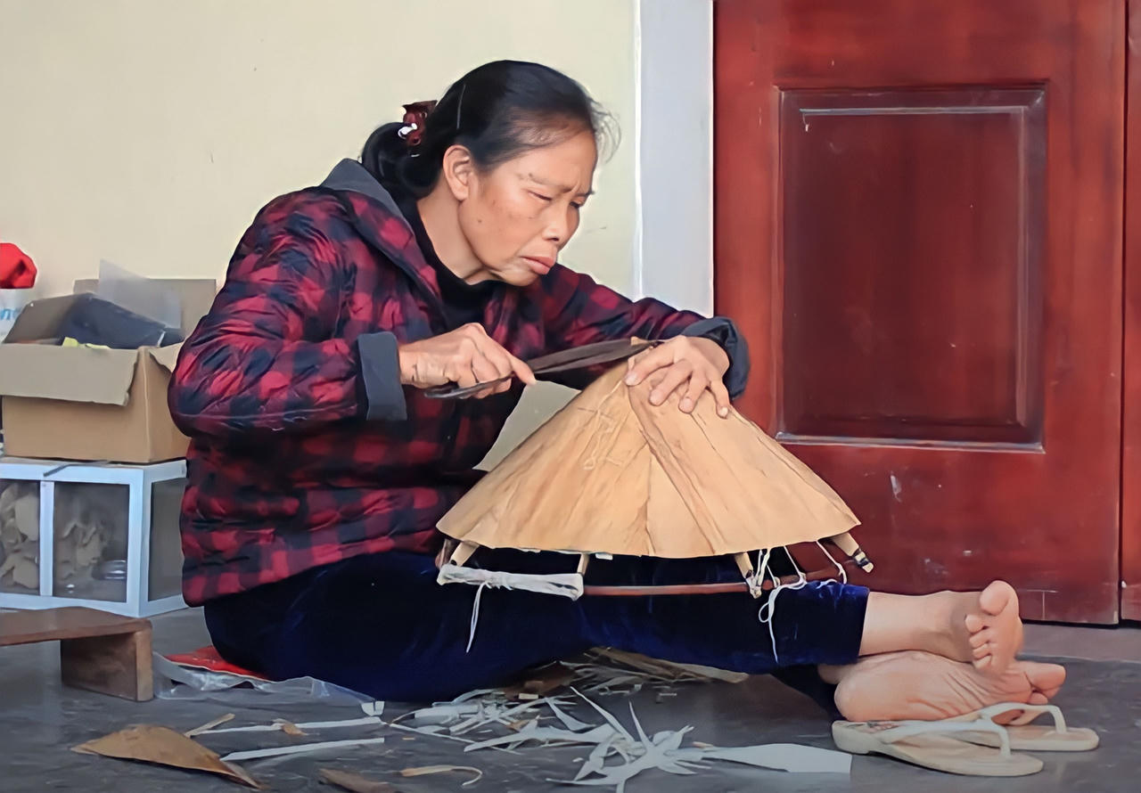 Hành trình giữ vững “hồn Việt” - nón lá làng Chuông