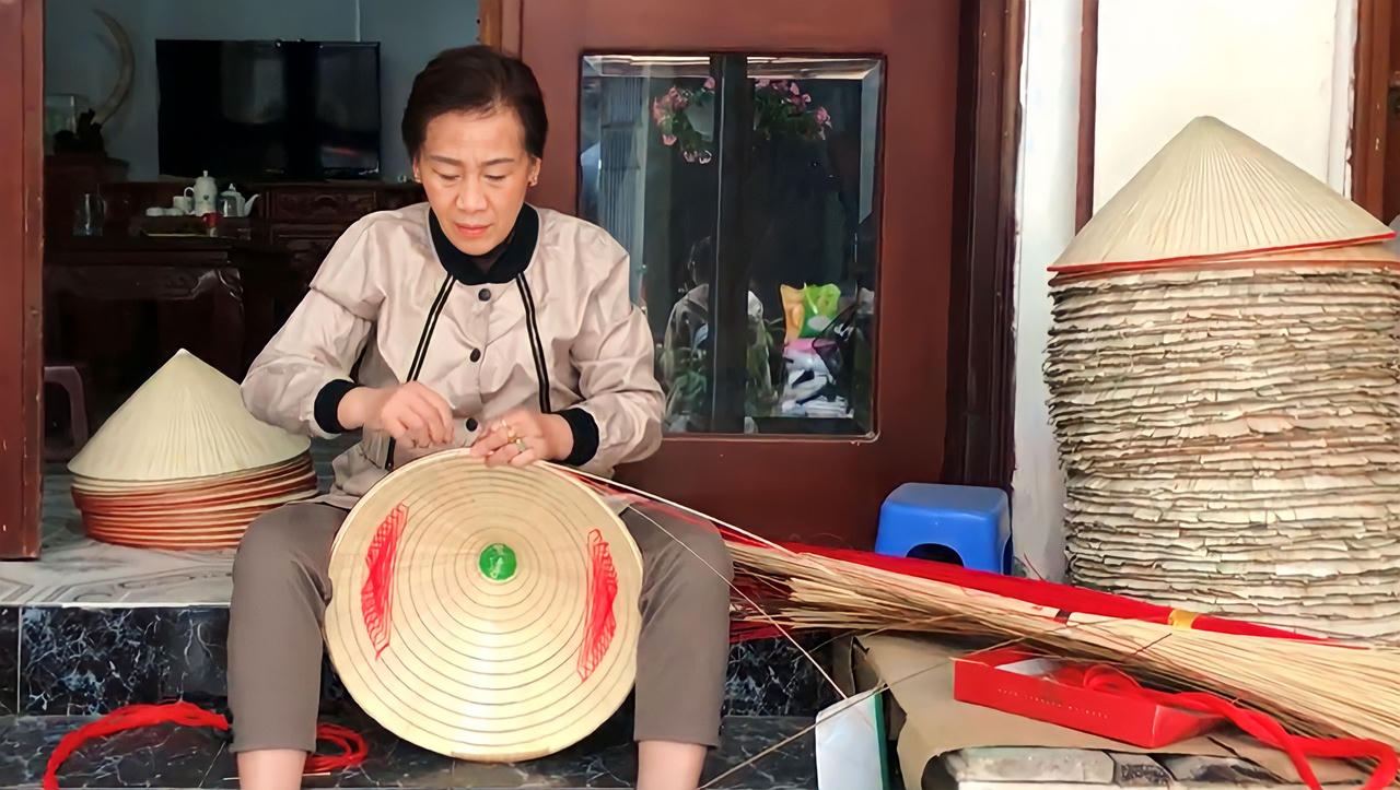 Hành trình giữ vững “hồn Việt” - nón lá làng Chuông