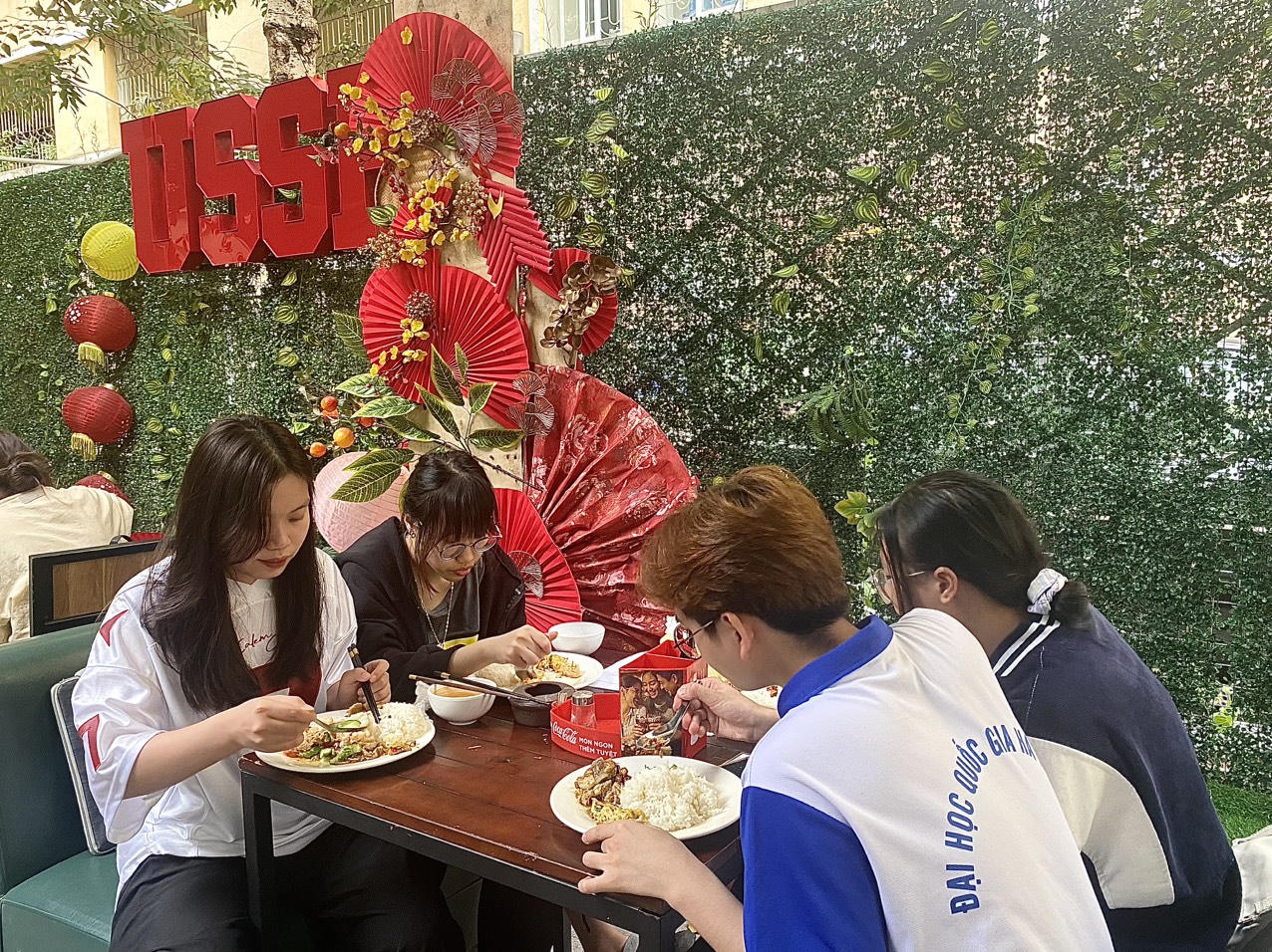 Bữa ăn từ 19.000 đồng nơi giảng đường đại học