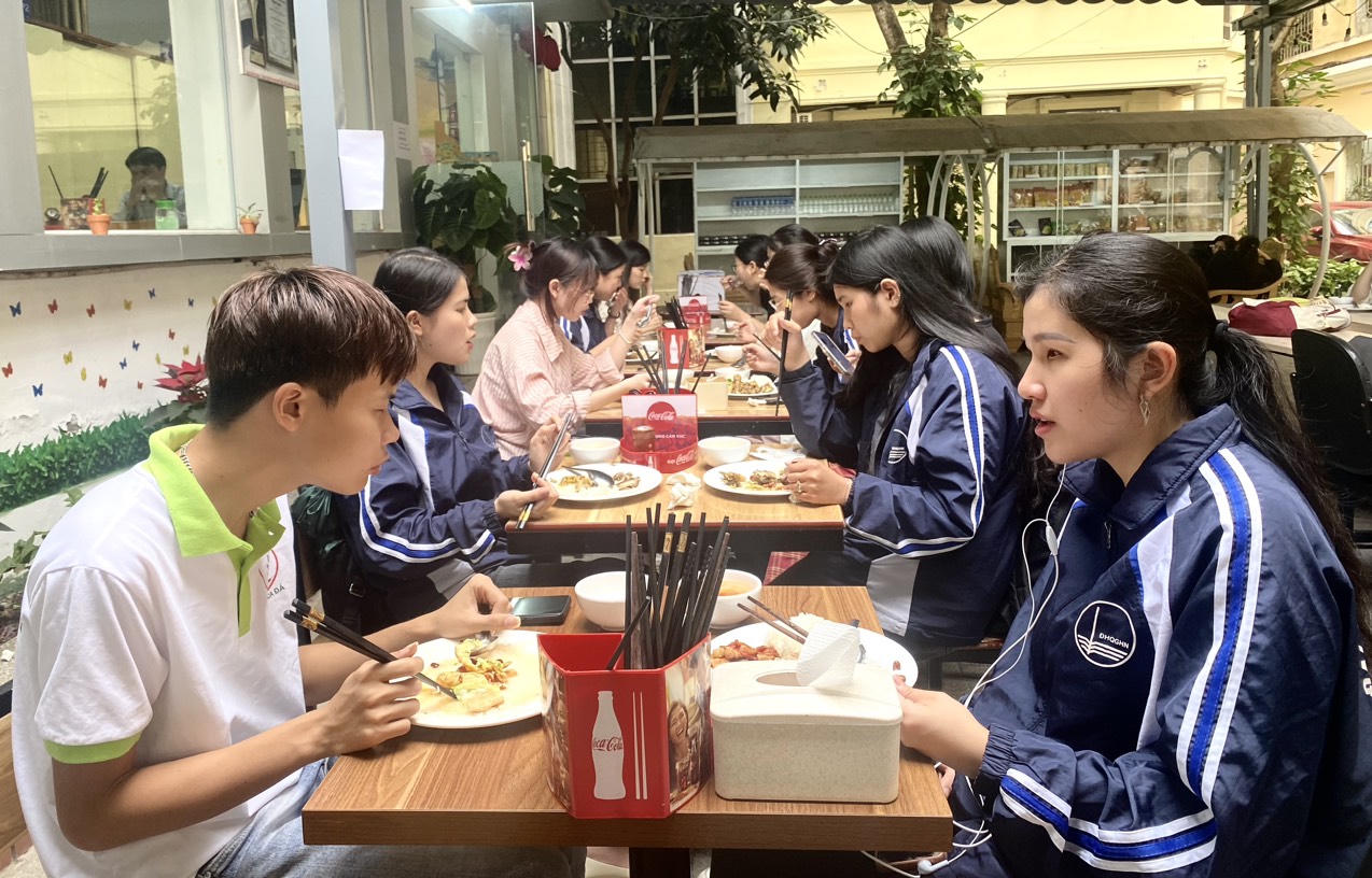 Bữa ăn từ 19.000 đồng nơi giảng đường đại học
