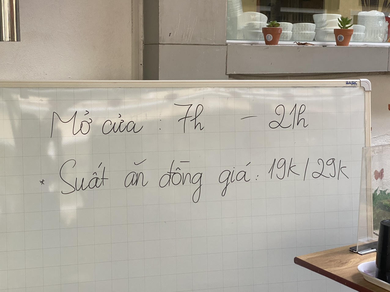 Bữa ăn từ 19.000 đồng nơi giảng đường đại học