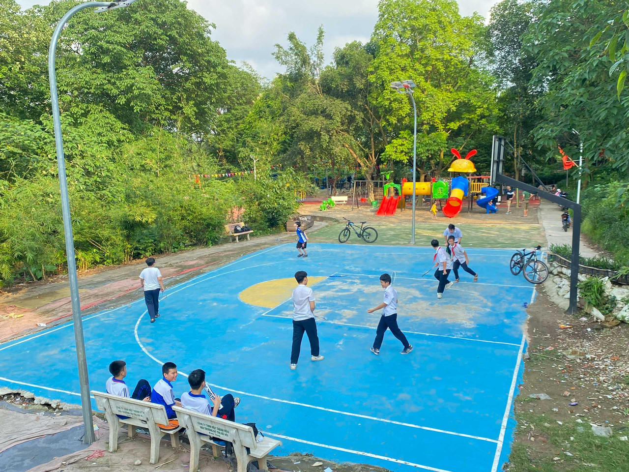'Biến' bãi rác hôi thối thành công viên rừng giữa lòng Hà Nội