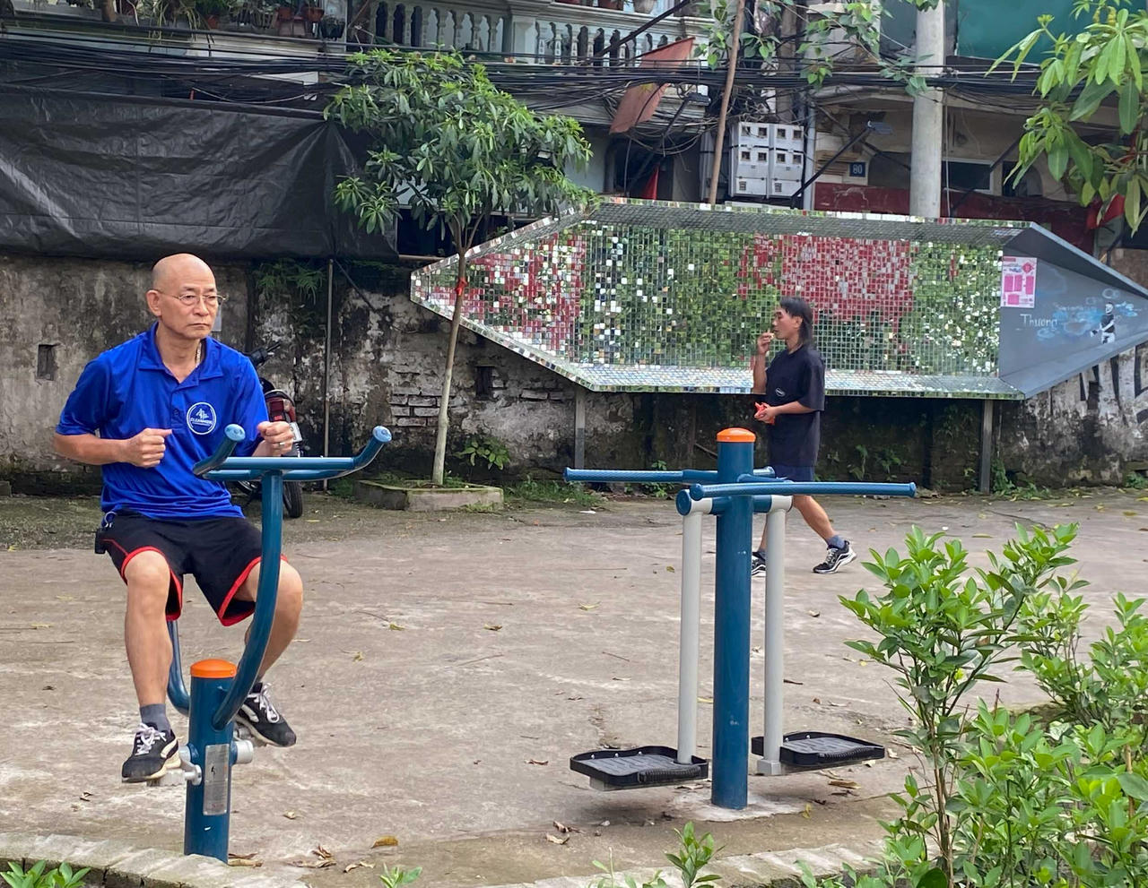 'Biến' bãi rác hôi thối thành công viên rừng giữa lòng Hà Nội