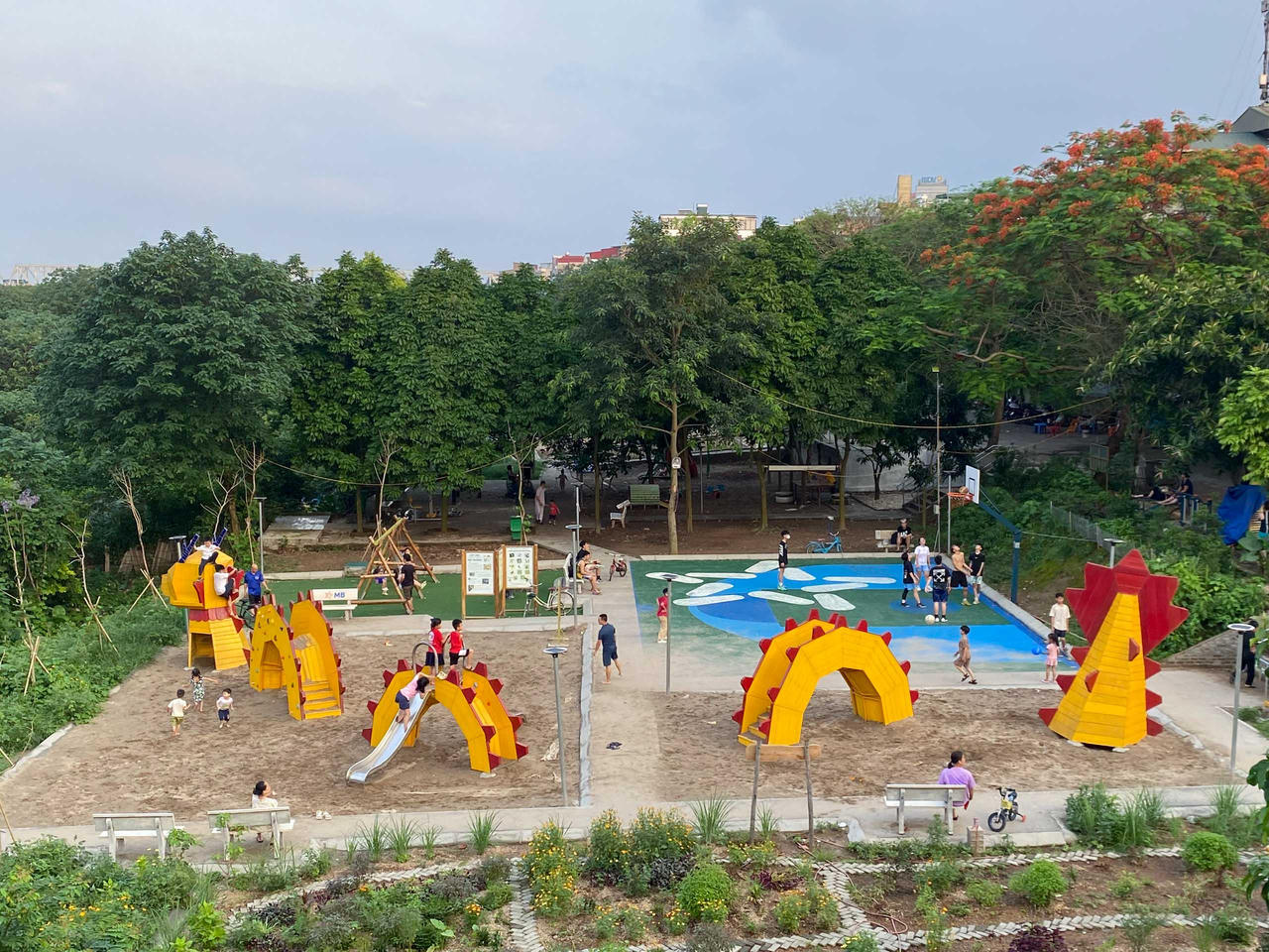 'Biến' bãi rác hôi thối thành công viên rừng giữa lòng Hà Nội