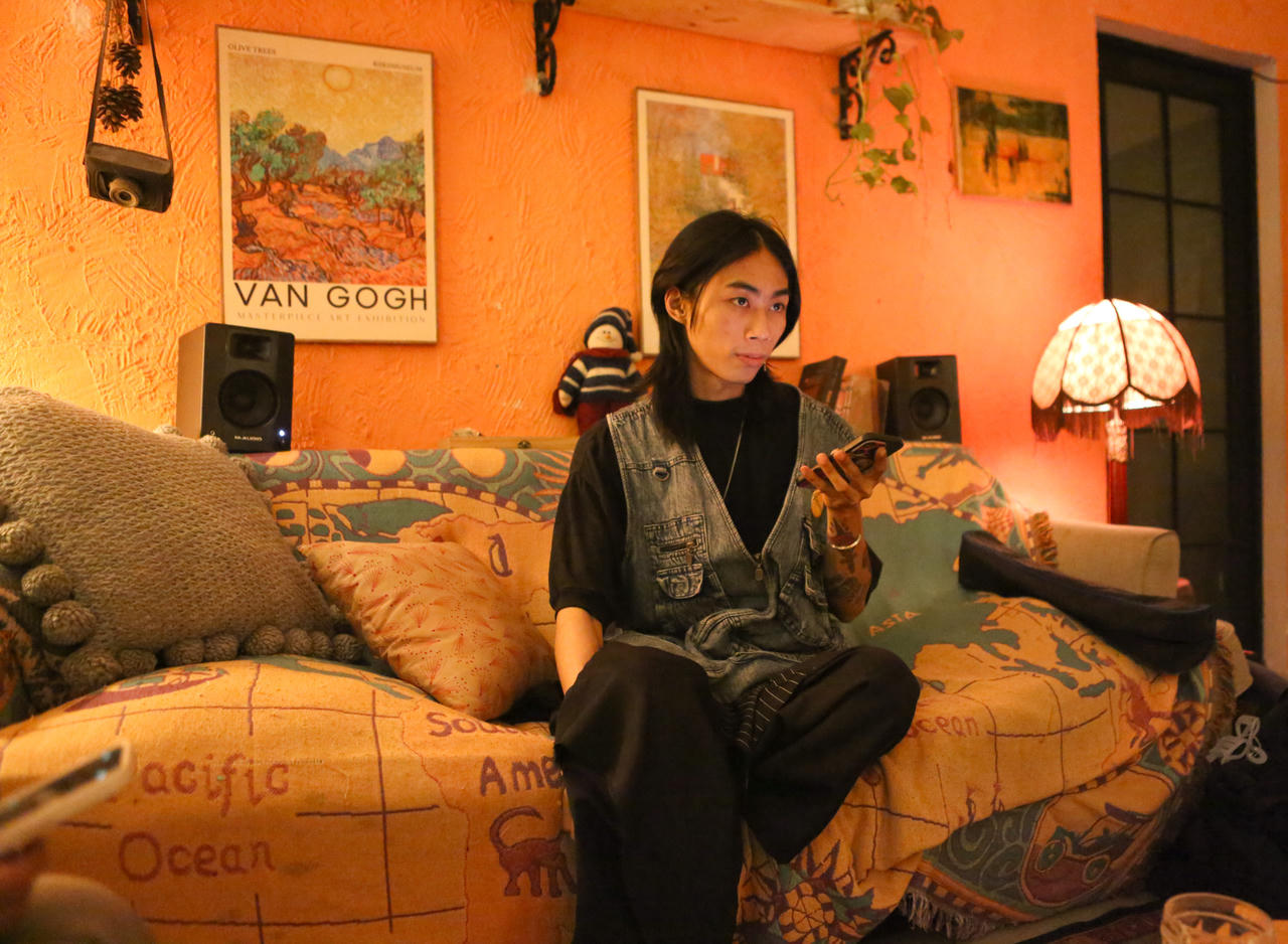 Chốn hoạt động riêng tư cùng người lạ 