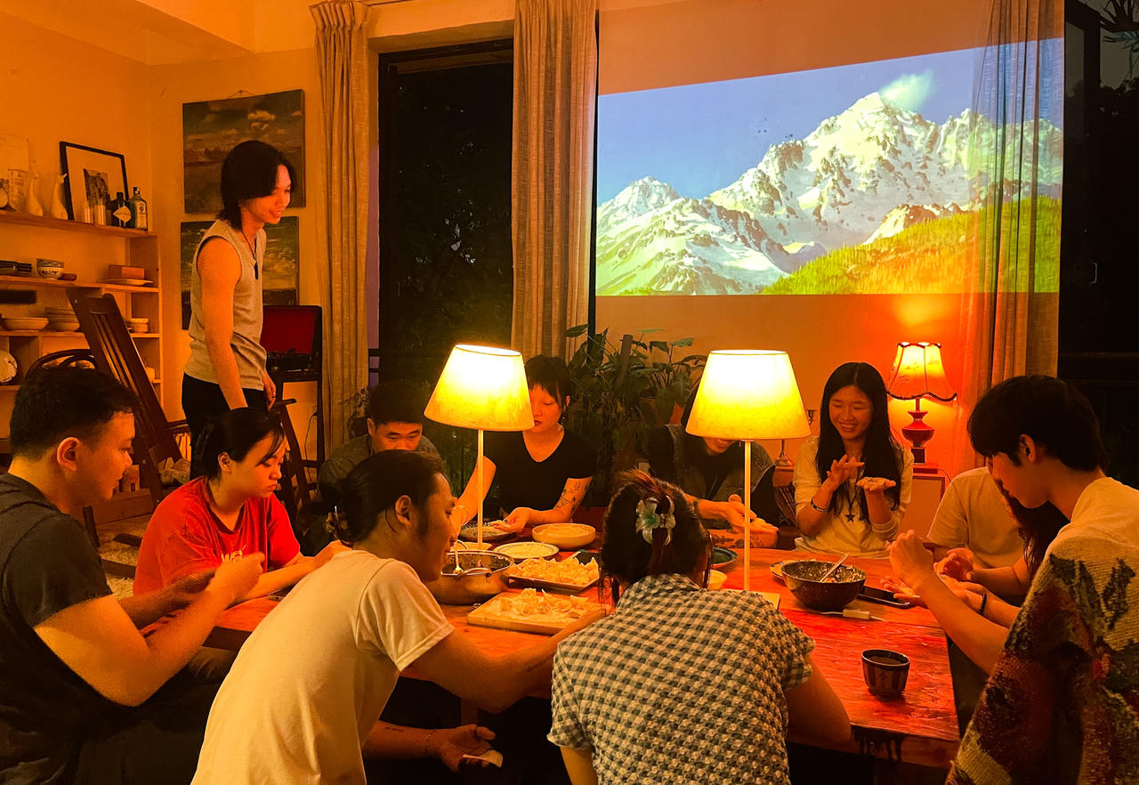 Chốn hoạt động riêng tư cùng người lạ 