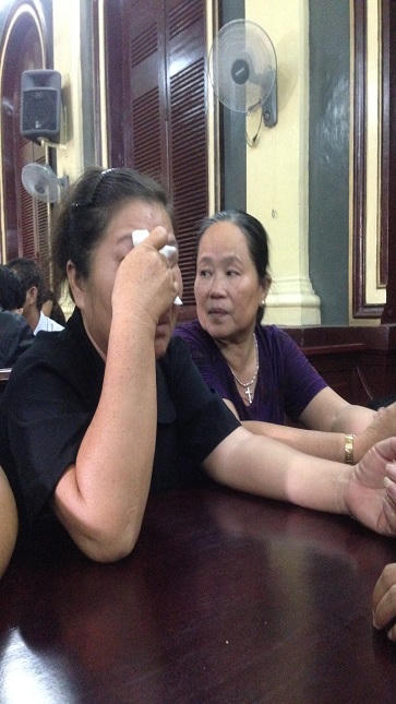 Mẹ vợ gạt nước mắt xin giảm án cho chàng rể cuồng ghen