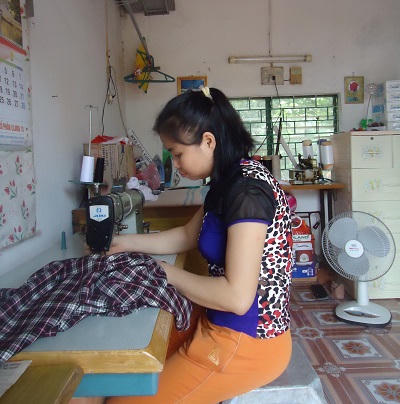 Hảnh phúc mỉm cười với cảnh "cọc đi tìm trâu" tật nguyền