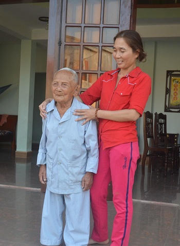 “Cụ ông tí hon” hơn 100 tuổi nói tiếng Pháp như tiếng mẹ đẻ