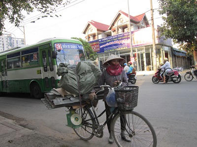 Hai bé gái đi tìm mèo bị gã hàng xóm hiếp dâm