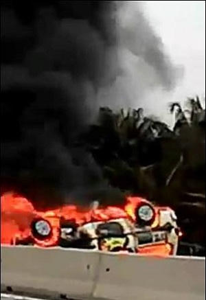 Tông xe máy, xe cấp cứu bốc cháy, 2 người chết