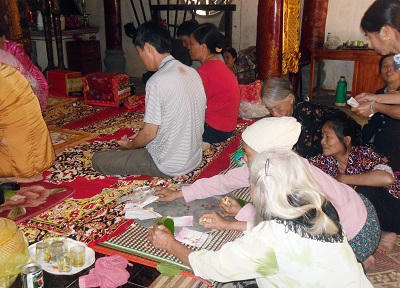 Tiền mất tật mang vì chữa bệnh bằng hầu đồng