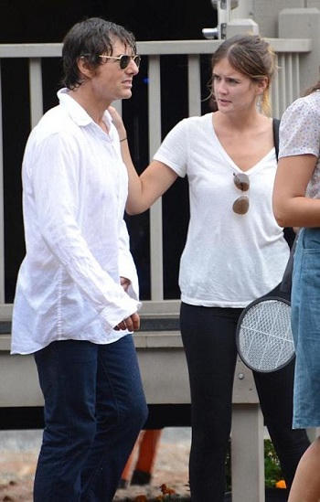 Bồ mới của Tom Cruise giống hệt vợ cũ Katie Holmes